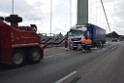 Schwerer LKW VU PKlemm A 4 Rich Olpe auf der Rodenkirchener Bruecke P318